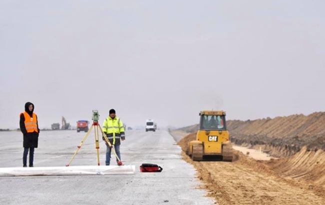 В аэропорту Винницы начались работы по реконструкции взлетно-посадочной полосы