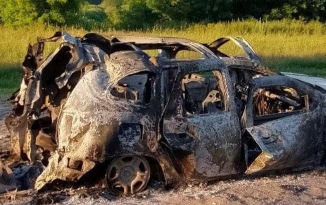 Росіяни дроном атакували авто поліцейських у Сумській області: є поранений (фото)