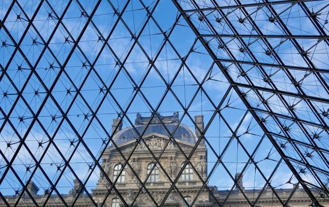 На тлі Олімпіади. Квитки до Лувру подорожчали майже на третину