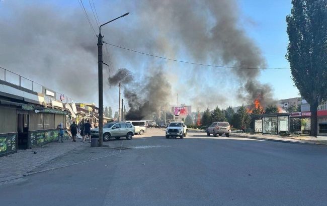 "Больница не может принять всех". Россияне в час пик сбросили КАБ на центр Доброполья