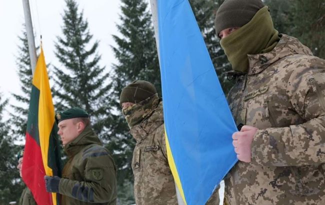 Вперше в історії ЗСУ. У Литві відбувся випуск українських інструкторів з вогневої підготовки