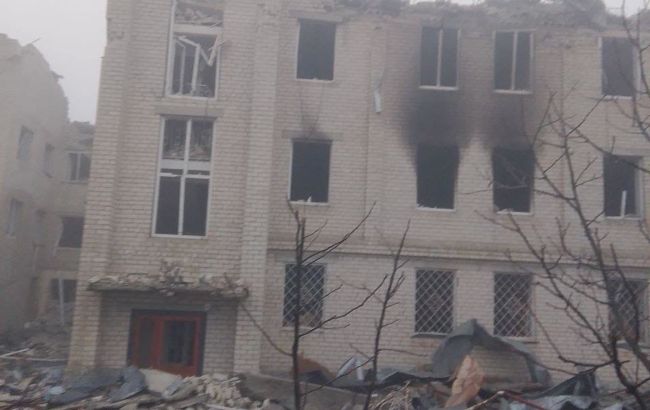 Росіяни скинули шість авіабомб на медзаклад у Бериславі: постраждали лікарі (фото)