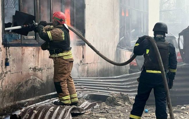 Удар баллистикой по Кривому Рогу: Зеленский показал фото последствий