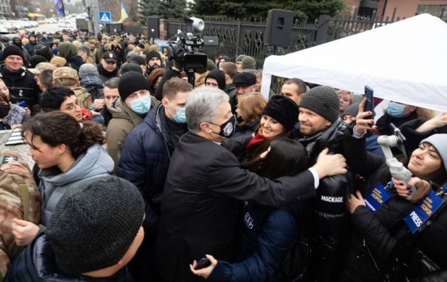 Порошенко: власть пытается блокировать мою деятельность