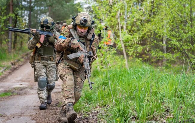 Вчаться виявляти ворожі позиції та вогневі точки: Наєв показав тактичну підготовку військових