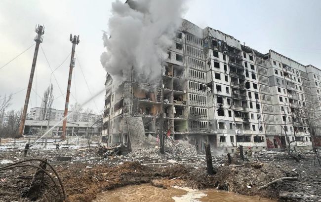 Удар по многоэтажке в Харькове: из-под завалов спасли мужчину, под руинами еще есть люди