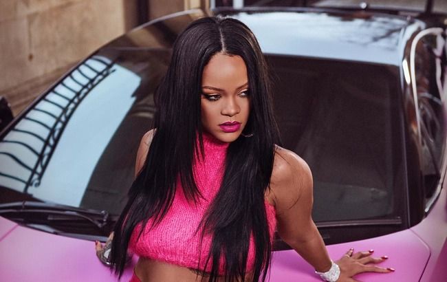 Прирожденная бунтарка: дерзкая Рианна в белье снялась для Vogue