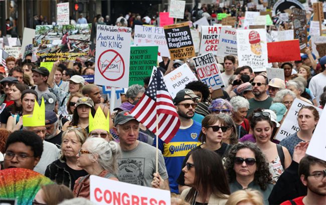 "Імпічмент і усунення": США охопили масові протести проти Трампа
