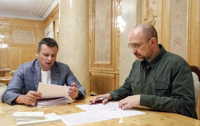 Де Україна бере гроші під час війни і як планує повертати мільярдні борги