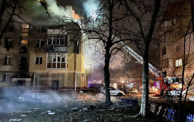 Поліцейські потрапили під повторний обстріл під час атаки РФ на Чернігів (відео)