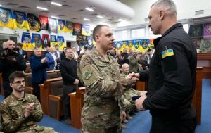 Кличко нагородив бійців "Азову"