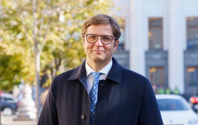 Після чуток про відпочинок на Кіпрі. Нардеп Холодов вирішив скласти мандат