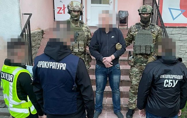 Виманювали гроші у військових та їхніх родин: під Києвом та у Вінниці ліквідували шахрайські схеми