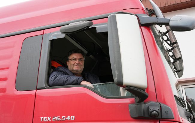 Вне очереди. В Днепропетровской области упростили пересечение блокпостов для фур с топливом