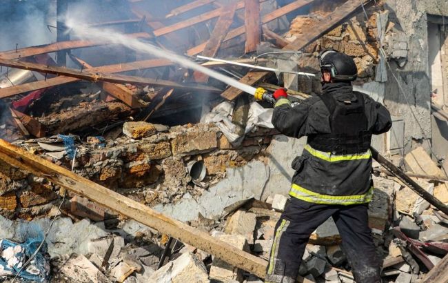 Авіаудар по Антонівці: у МВС показали фото та відео наслідків