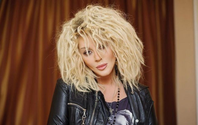 Неймовірно мило! Білик у відвертому міні з несподіваним принтом душевно привітала українців