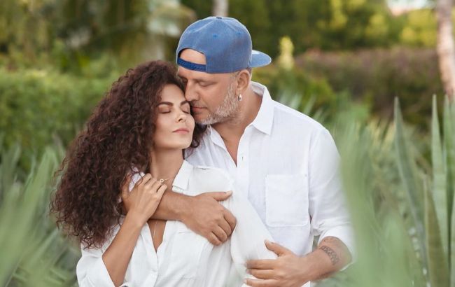 Волшебство любви: Настя Каменских показала архивные фото секретной свадьбы в США