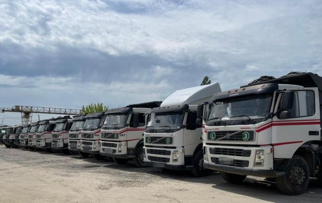 ГБР передало украинским бойцам 17 арестованных автомобилей родственников Медведчука и Козака