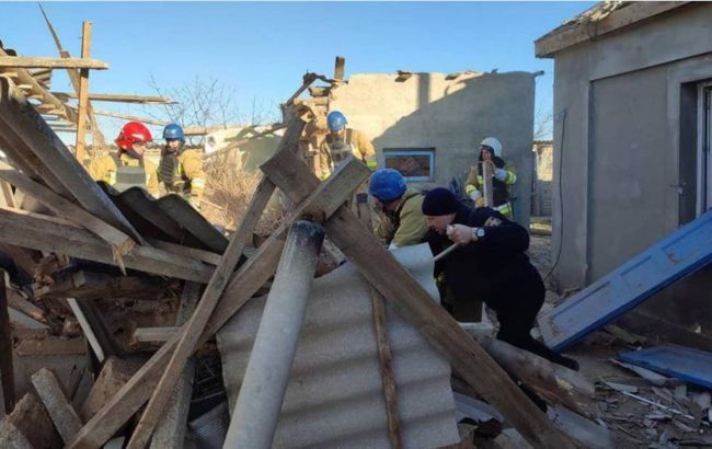 Кількість загиблих через обстріл Миколаївського району зросла, є поранені