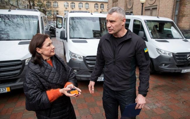 Киев получил автобусы, которые ждали тысячи людей: Кличко показал помощь от немцев