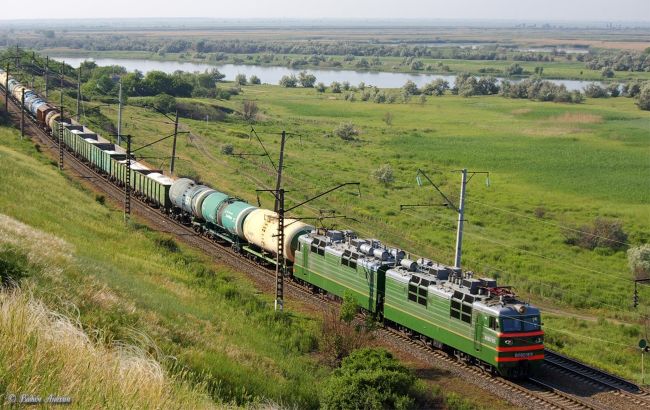 У Красноярському краї РФ кілька вагонів вантажного поїзда зійшли з рейок