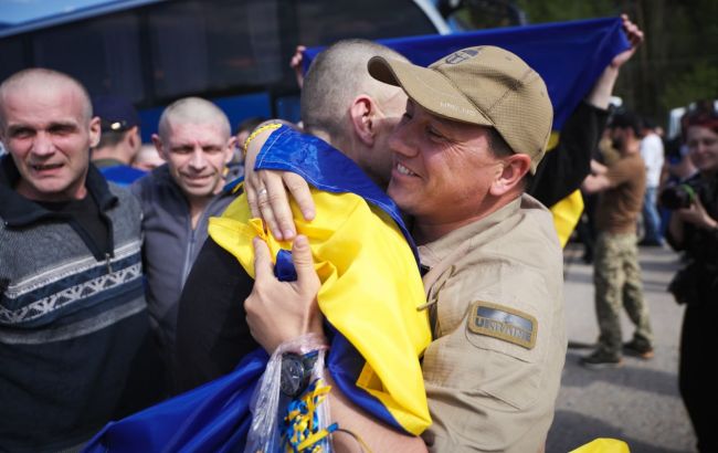 СБУ показала ексклюзивне відео з першого етапу обміну полоненими "1000 на 1000"