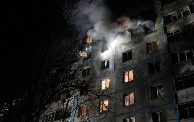 Оккупанты атаковали дронами Запорожье: горит многоэтажка, есть пострадавшая