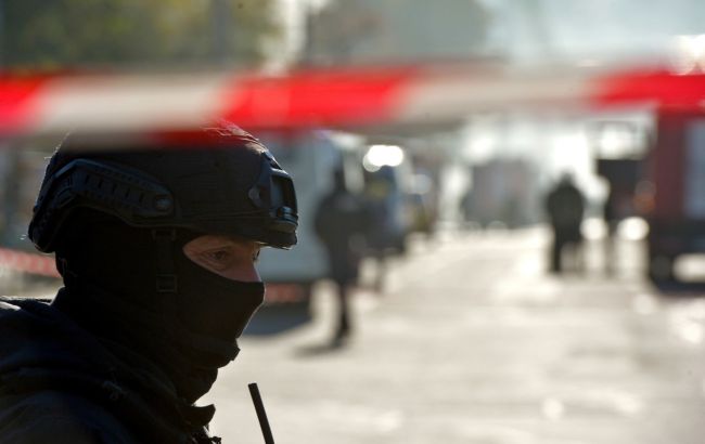 У Львівській області ракета впала біля автобусної зупинки, рух перекрили