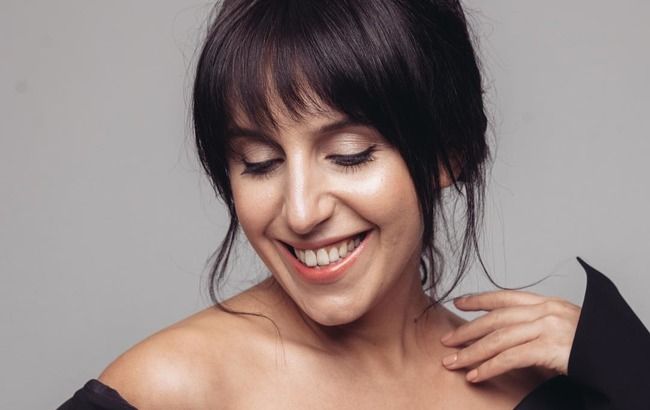 Нежная и таинственная: Джамала в прозрачной блузке заворожила чувственными фото