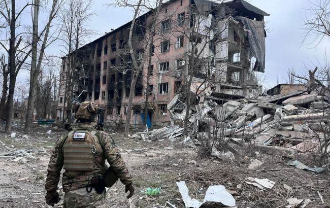 Оккупанты массированно атаковали ракетами Авдеевку: есть погибший и раненая (фото)