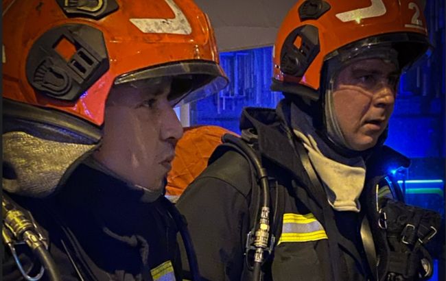 У кафе Львова сталася пожежа. Евакуйовано понад 70 людей (фото)