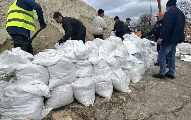 В Краматорську пошкоджено частину дамби, затопило будинки