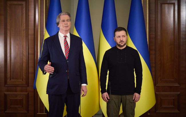 "Припиніть стукати пальцем". Зеленський відповів на критику Бессента щодо угоди про надра