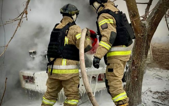 Росіяни атакували рятувальників в Херсоні: почалась пожежа, є постраждалий