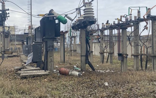 Окупанти обстріляли Херсон. Зруйновано електропідстанцію, що живить кілька котелень