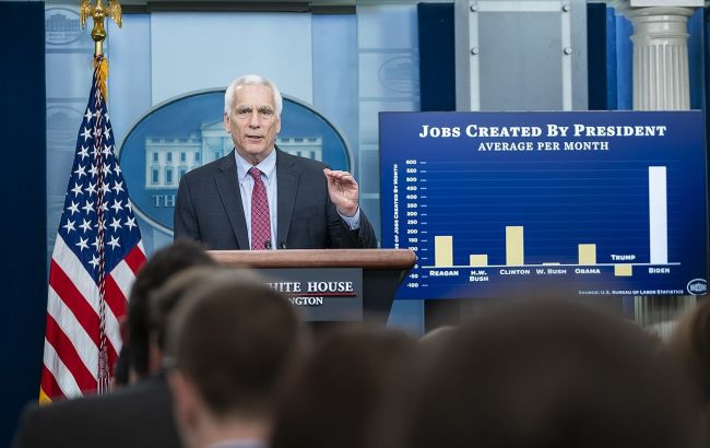 Китай хоче ослаблення долара як резервної валюти, - економіст Білого дому