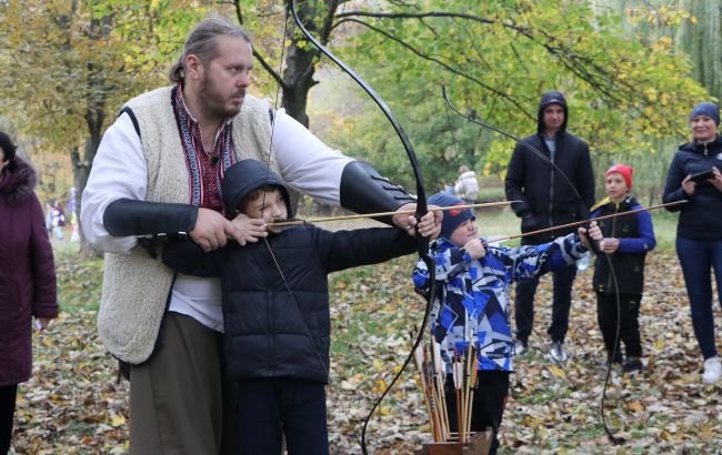 Более 300 днепрян приняли участие в патриотическом квесте, который устроили ко Дню казачества