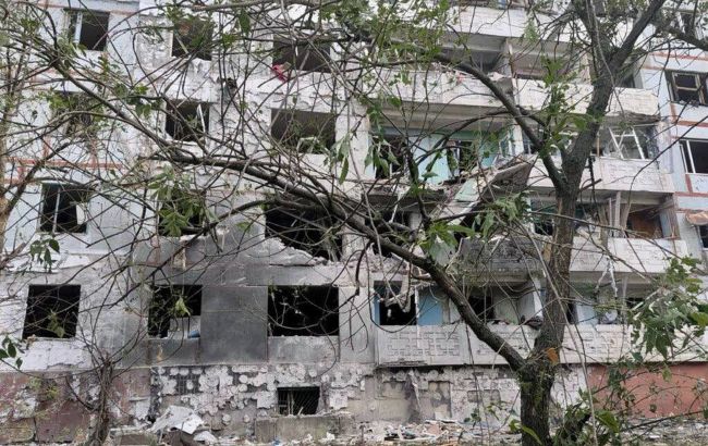 РФ атаковала Степногорск в Запорожской области: повреждена многоэтажка