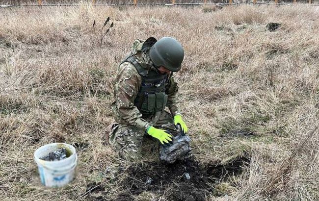 У Солом'янському районі Києва вилучили бойову частину російської ракети (фото)