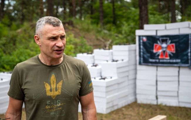 Кличко передав двом підрозділам чергову партію допомоги від Києва