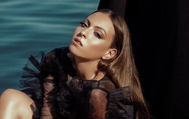 "Полтора часа в спортзале": дочь Поляковой в топе и лосинах показала, как следит за собой