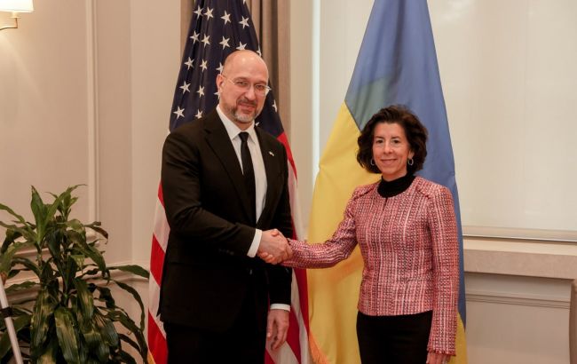 Шмигаль обговорив з міністром торгівлі США ослаблення виробництва дронів та ракет у РФ