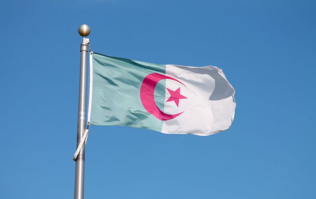 Алжир відновлює роботу посольства у Києві