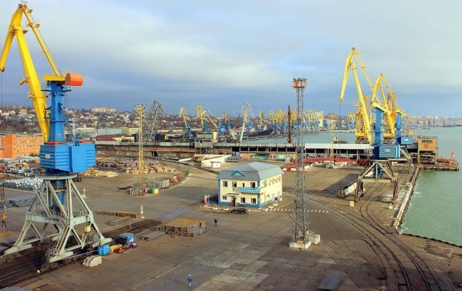 В Мариуполе оккупанты пытаются возобновить работу порта