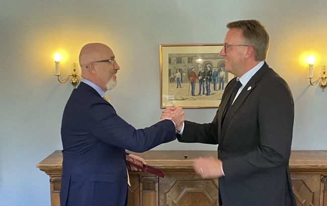 Резников обсудил с министром обороны Дании подготовку украинских бойцов