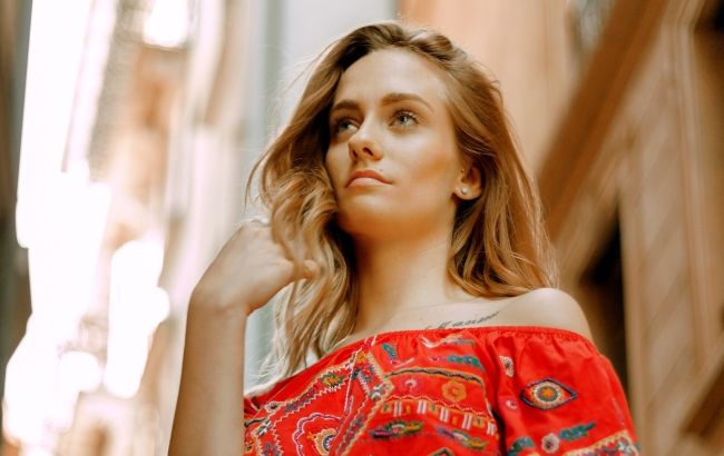 Стильный верх для прохладного лета: стилист предложила топ вариантов