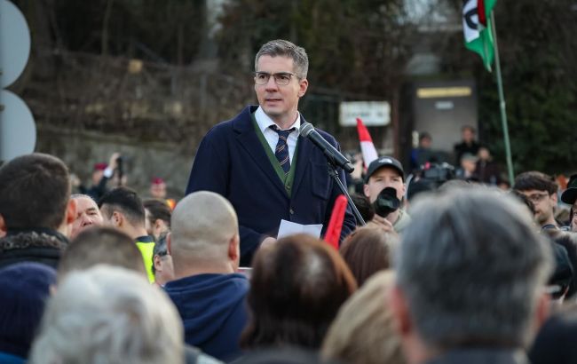 Торопятся перед выборами. Партия Орбана хочет срочно арестовать деньги Ощадбанка