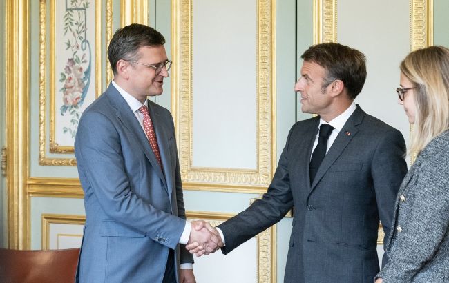 Кулеба зустрівся з Макроном у Франції: обговорили формулу миру та експорт зерна