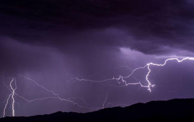 Київ та область найближчої години накриє гроза