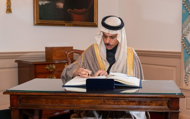 Голова МЗС Саудівської Аравії вперше відвідав Україну та зустрівся із Зеленським